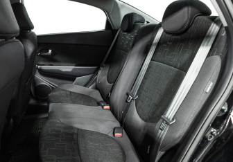 Подержанный автомобиль Kia Rio Sedan 2016 года (10 фото)