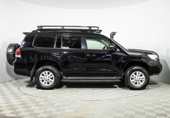 Подержанный автомобиль Toyota Land Cruiser Suv 2008 года (4 фото)