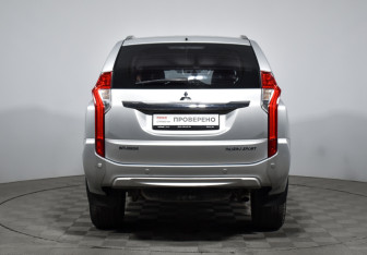 Подержанный автомобиль Mitsubishi Pajero Sport 2019 года (6 фото)