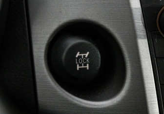 Подержанный автомобиль Toyota RAV4 2006 года (17 фото)