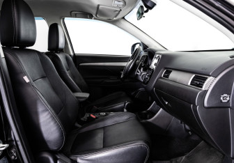 Подержанный автомобиль Mitsubishi Outlander 2014 года (18 фото)