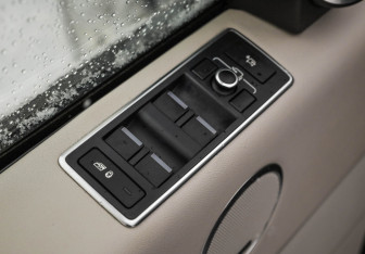 Подержанный автомобиль Land Rover Range Rover 2016 года (29 фото)