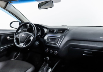 Подержанный автомобиль Kia Rio Sedan 2015 года (9 фото)