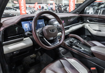 Подержанный автомобиль Geely Monjaro 2023 года (14 фото)