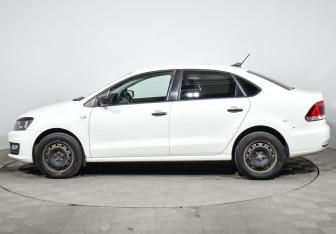 Подержанный автомобиль Volkswagen Polo Sedan 2017 года (8 фото)