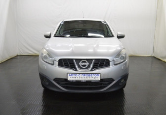 Подержанный автомобиль Nissan Qashqai 2012 года (2 фото)