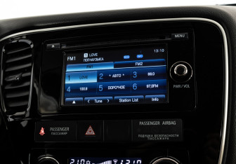 Подержанный автомобиль Mitsubishi Outlander 2016 года (15 фото)