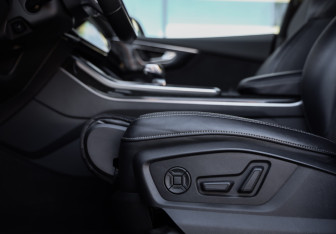 Подержанный автомобиль Audi Q8 2019 года (24 фото)