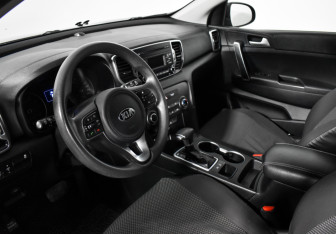Подержанный автомобиль Kia Sportage 2017 года (9 фото)
