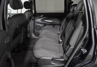 Подержанный автомобиль Ford Galaxy 2013 года (11 фото)