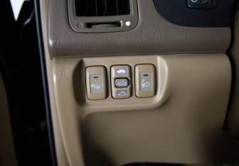 Подержанный автомобиль Acura MDX 2002 года (17 фото)