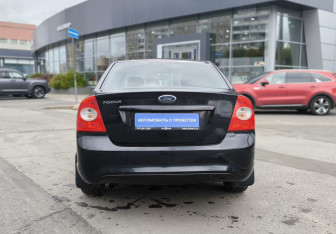 Подержанный автомобиль Ford Focus Sedan 2010 года (5 фото)