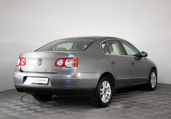 Подержанный автомобиль Volkswagen Passat Sedan 2006 года (5 фото)