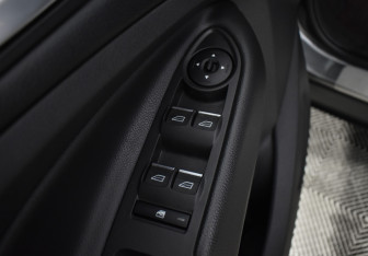 Подержанный автомобиль Ford Kuga 2018 года (15 фото)