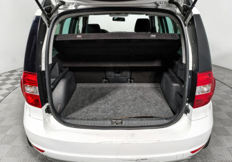 Подержанный автомобиль Skoda Yeti 2014 года (18 фото)