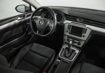 Подержанный автомобиль Volkswagen Passat Sedan 2015 года (9 фото)