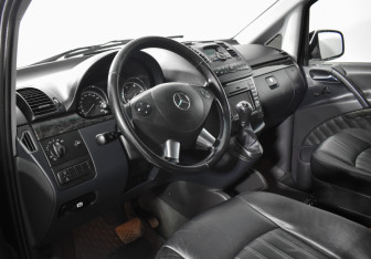 Подержанный автомобиль Mercedes-Benz Viano 2013 года (9 фото)