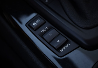 Подержанный автомобиль BMW Z4 Roadster 2011 года (24 фото)