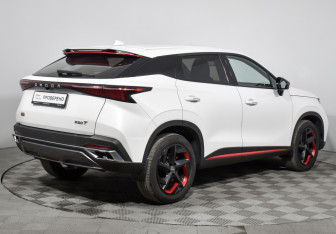 Подержанный автомобиль Omoda C5 2023 года (5 фото)