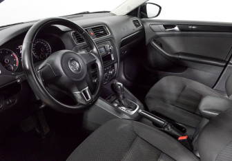 Подержанный автомобиль Volkswagen Jetta Sedan 2013 года (9 фото)