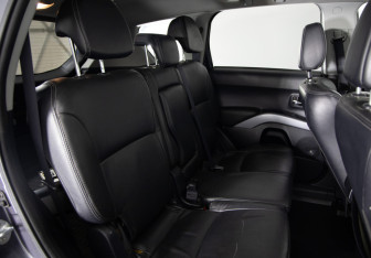 Подержанный автомобиль Mitsubishi Outlander 2008 года (12 фото)