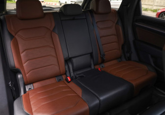 Подержанный автомобиль Volkswagen Touareg 2020 года (27 фото)