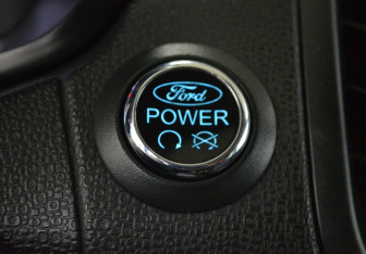 Подержанный автомобиль Ford EcoSport 2015 года (16 фото)