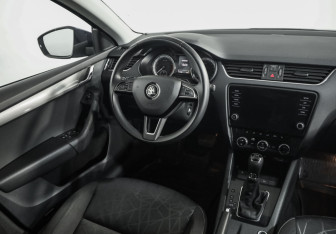 Подержанный автомобиль Skoda Octavia Liftback 2019 года (9 фото)