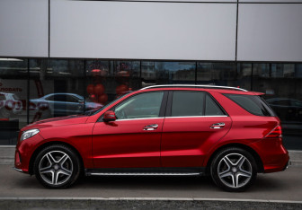 Подержанный автомобиль Mercedes-Benz GLE 2016 года (10 фото)