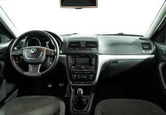 Подержанный автомобиль Skoda Yeti 2010 года (13 фото)