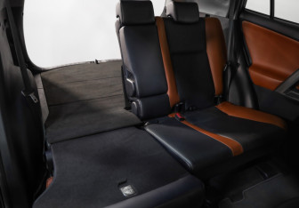 Подержанный автомобиль Toyota RAV4 2015 года (27 фото)