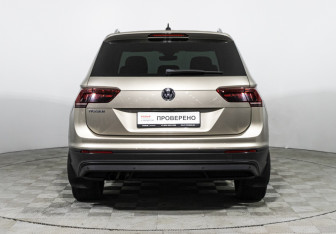Подержанный автомобиль Volkswagen Tiguan 2019 года (6 фото)