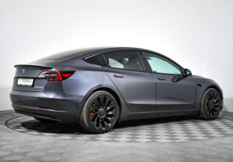 Подержанный автомобиль Tesla Model 3 2023 года (5 фото)