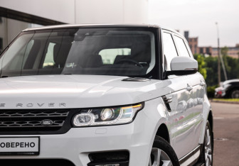 Подержанный автомобиль Land Rover Range Rover Sport 2017 года (2 фото)