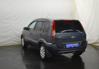 Подержанный автомобиль Ford Fusion 2008 года (7 фото)