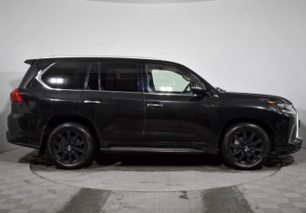 Подержанный автомобиль Lexus LX 2015 года (4 фото)