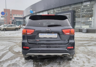 Подержанный автомобиль Kia Sorento 2018 года (5 фото)
