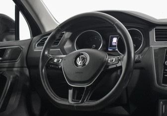 Подержанный автомобиль Volkswagen Tiguan 2018 года (14 фото)
