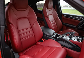 Подержанный автомобиль Porsche Cayenne 2021 года (30 фото)
