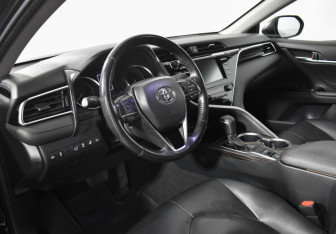 Подержанный автомобиль Toyota Camry Sedan 2019 года (9 фото)