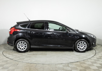 Подержанный автомобиль Ford Focus Hatchback 2013 года (4 фото)