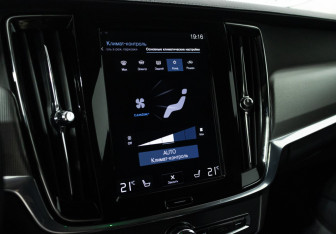 Подержанный автомобиль Volvo S90 2019 года (18 фото)
