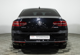 Подержанный автомобиль Volkswagen Passat Sedan 2017 года (6 фото)