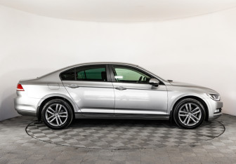 Подержанный автомобиль Volkswagen Passat Sedan 2016 года (5 фото)