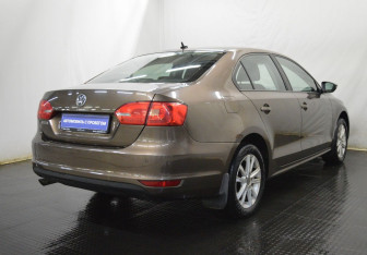 Подержанный автомобиль Volkswagen Jetta Sedan 2012 года (5 фото)