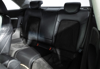 Подержанный автомобиль Audi A5 Coupe 2011 года (10 фото)