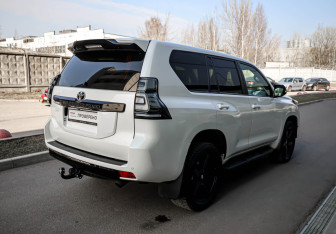 Подержанный автомобиль Toyota Land Cruiser Prado 2014 года (4 фото)