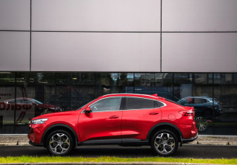 Подержанный автомобиль Haval F7x 2024 года (10 фото)