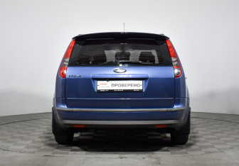 Подержанный автомобиль Ford Focus Wagon 2006 года (6 фото)