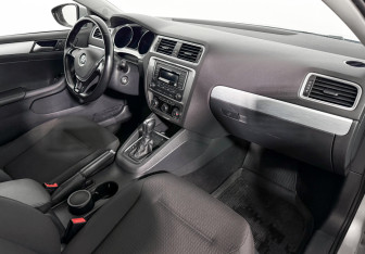 Подержанный автомобиль Volkswagen Jetta Sedan 2018 года (14 фото)